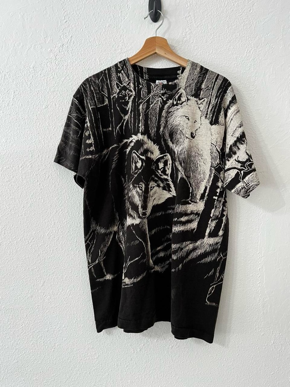 Men's Vintage 90s Graphic Tee XL Single Stitch Wolves In Forest Cabincore USA - Picture 4 of 7